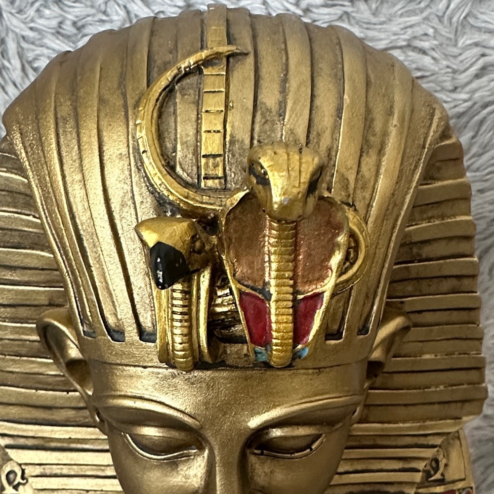 Gold colored Pharaoh Decor - Picture 7 of 10